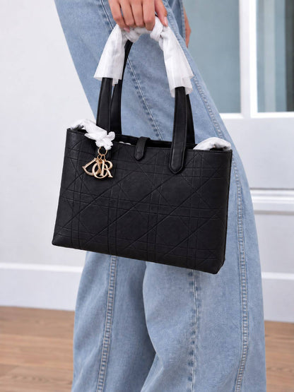 DIOR  
SUPER MASTER QUALITY 
Size :25 cm 
AVAILABLE 

For Price 👇 WhatsApp✅
0568585901 
0507557372
0552275751 Owner Zain 👌

Zain307
♥️♥️♥️