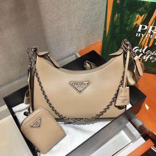 Prada
25cm 

with box 
🎁🎁🎁

80 dhs🪙🌨️

Zain219
♥️♥️♥️