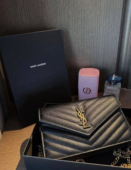 YSL

85 dhs🇦🇪

SIZE：18cm

With the box
🎁🎁🎁

Zain35
♥️♥️♥️