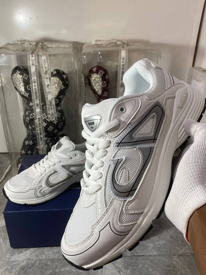 DIOR B30 ‘white’🤍
40-45 AVAILABLE🤩
220 dhs🪙💕

Zain242
♥️♥️♥️