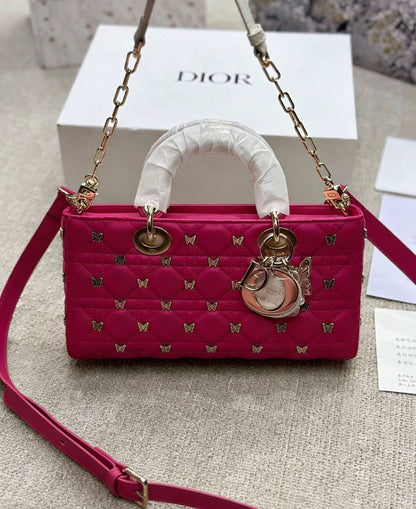 Dior
130 dhs✅
High quality 

with box
🎁🎁🎁

Zain35
♥️♥️♥️