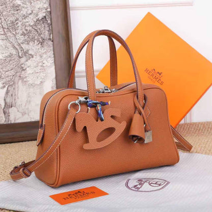 Hermes

95 dhs🇦🇪🇦🇪

With box

25cm 

Zain219
♥️♥️♥️
