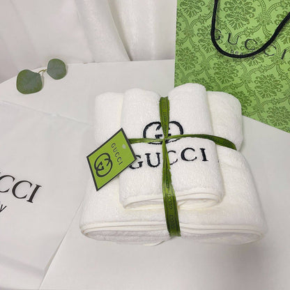 Brand 
Towels  
Good quality 
2 set
With paper 💼 
45 dhs✅

Zain99
♥️♥️♥️