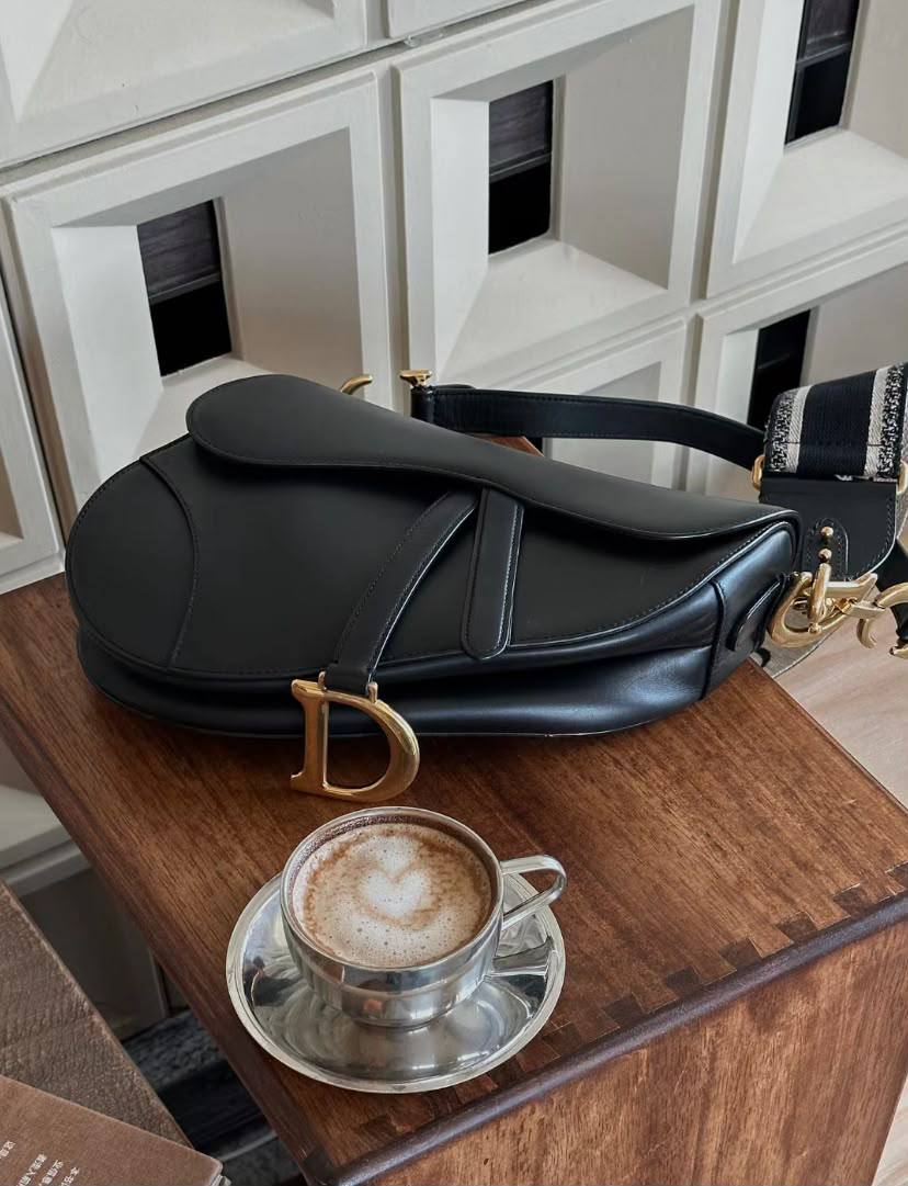 Dior
120 dhs🇦🇪🇦🇪
High-quality with box

Zain35
♥️♥️♥️