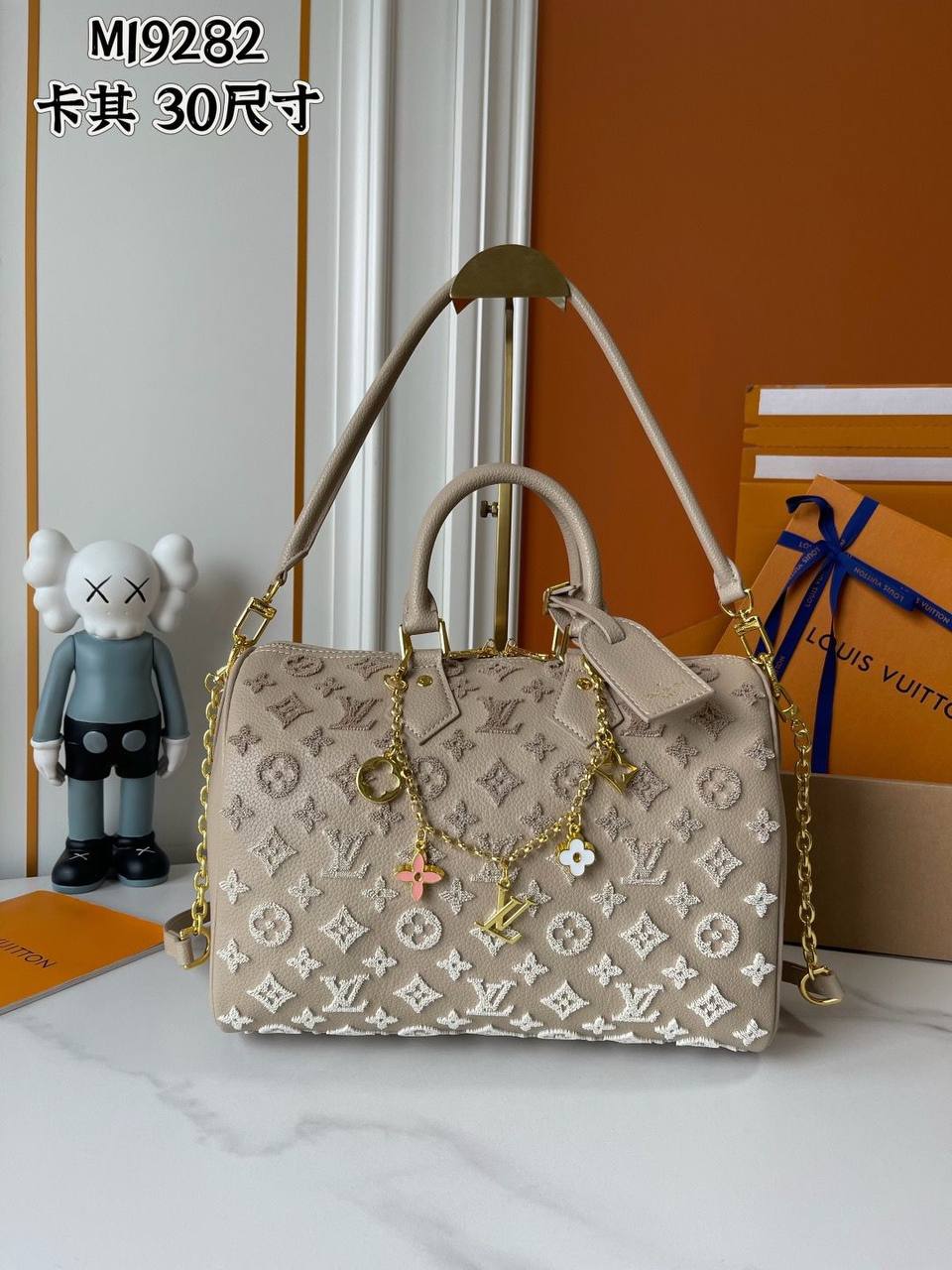 Lv Speedy 
Master🌺🌺
30cm  
310 dhs💓

Zain114
♥️♥️♥️