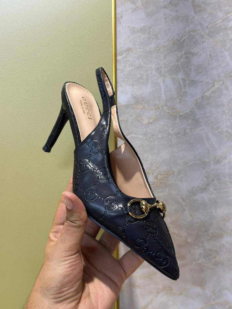 Gucci

size 36 to 41

120 dhs🪙🌨️

Zain146
♥️♥️♥️