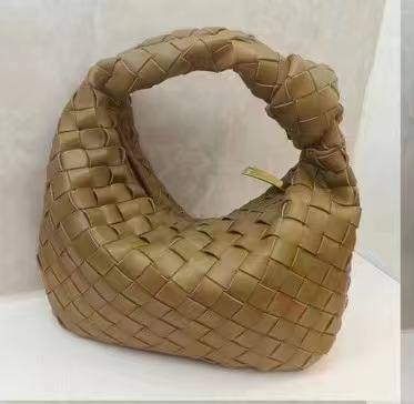 Bottega

100 dhs✅

with box
🎁🎁🎁

size 24cm

Zain26
♥️♥️♥️