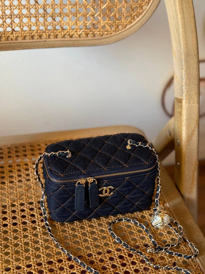 New Collection✨✨✨
CHANEL
16cm
340 dhs🇦🇪🇦🇪
*MASTER QUALITY*
With box🎁

Zain167
♥️♥️♥️