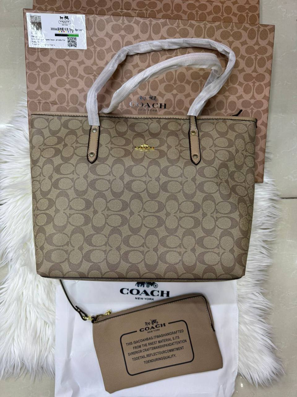 💞 Coach 2 in 1  2️⃣-sided
1️⃣ First quality＋🎁
Big Size : 45 * 30 cm
95 dhs✅
with box 🎁

Zain115
♥️♥️♥️
