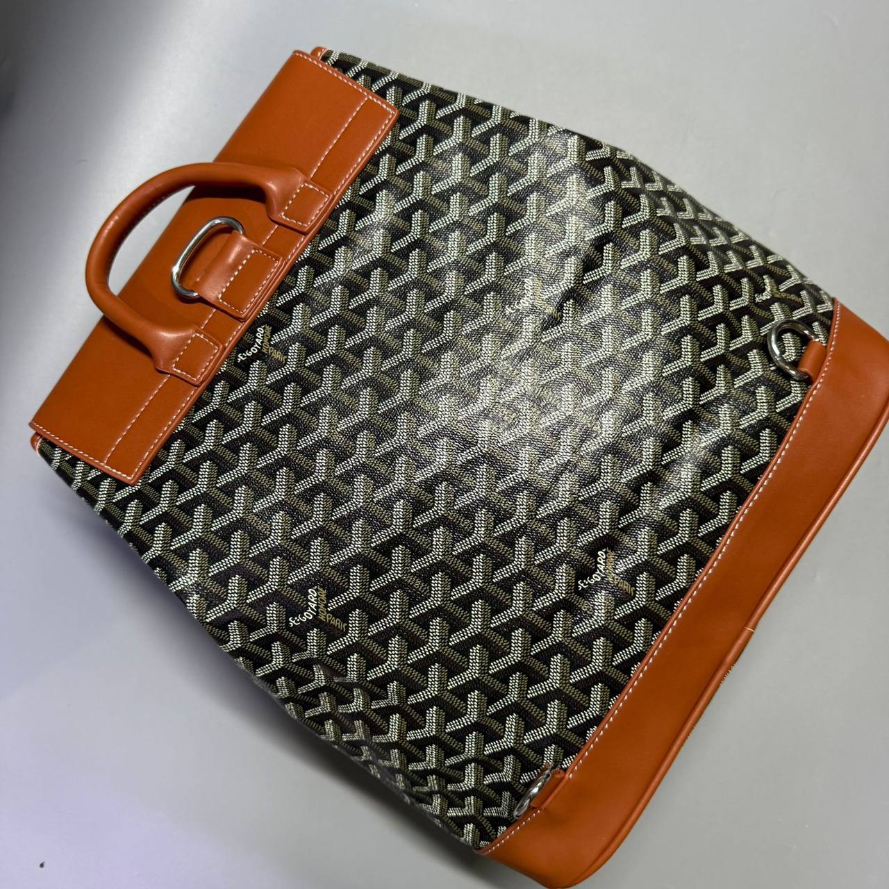 GOYARD 
BACKPACK & SILING BAG NEW CAME GOOD QUALITY 
140 dhs✅
SIZE: 37cm

Zain39
♥️♥️♥️