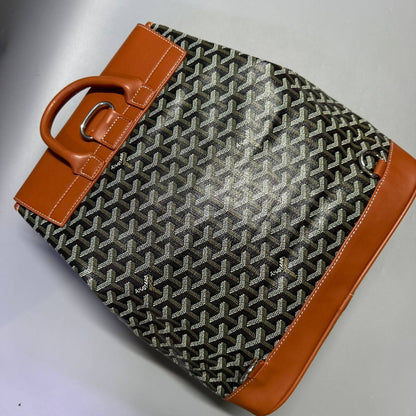 GOYARD 
BACKPACK & SILING BAG NEW CAME GOOD QUALITY 
140 dhs✅
SIZE: 37cm

Zain39
♥️♥️♥️
