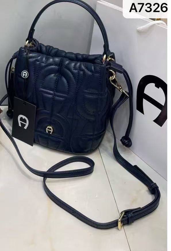 Aigner 

with box
🎁🎁🎁

110 dhs🪙🌨️

Zain143
♥️♥️♥️