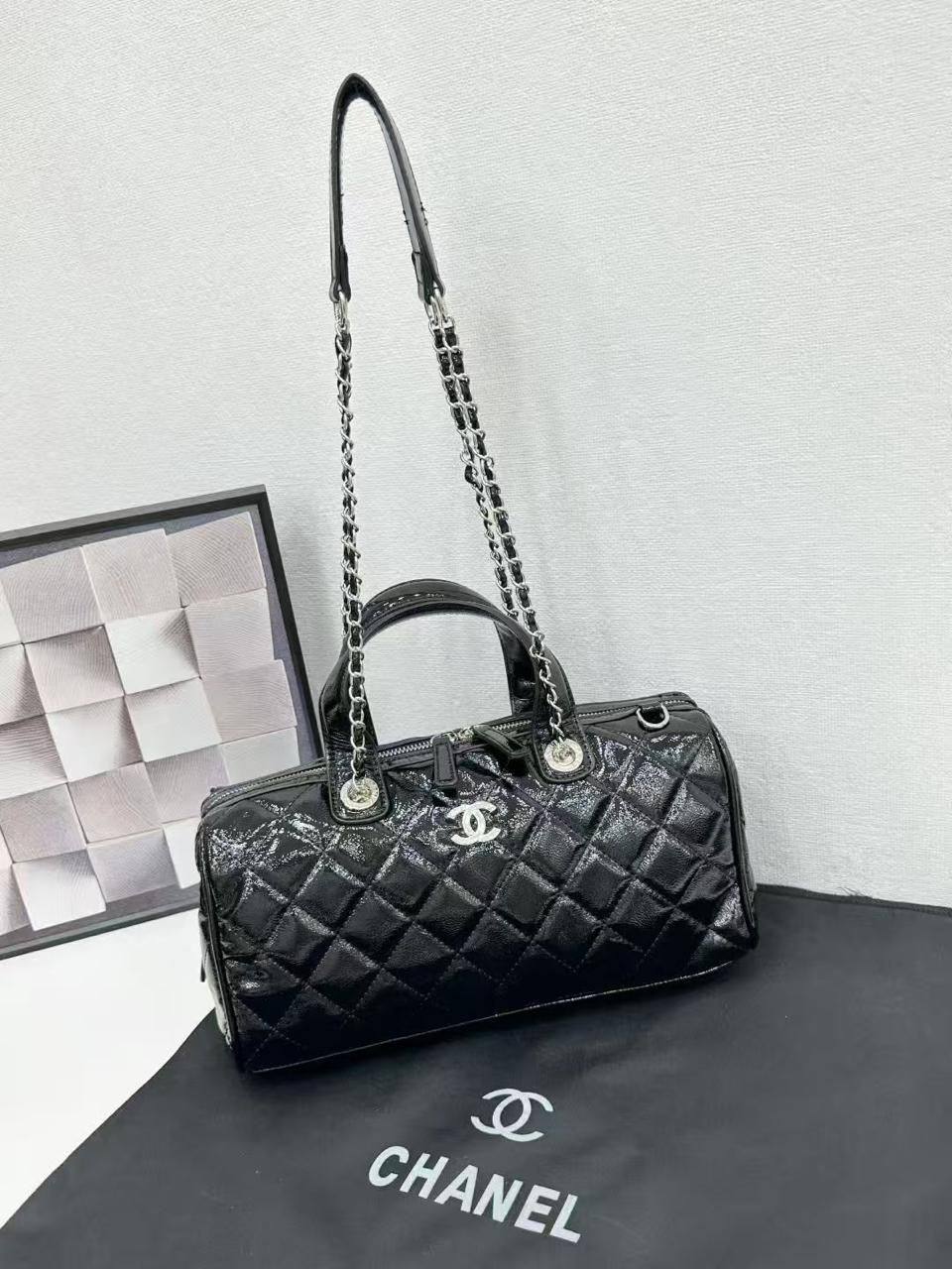 CHANEL
 NEW CAME GOOD QUALITY 
90 dhs🪙💕

Zain39
♥️♥️♥️