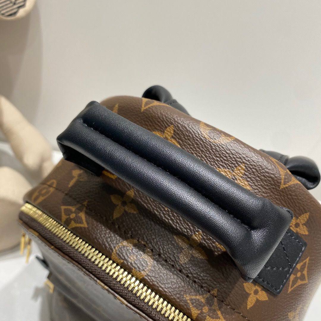 LV
 BACKPACK COPY ONE  SMALL SIZE SPECIAL OFFER ONLY 
150 dhs💓

Zain295
♥️♥️♥️