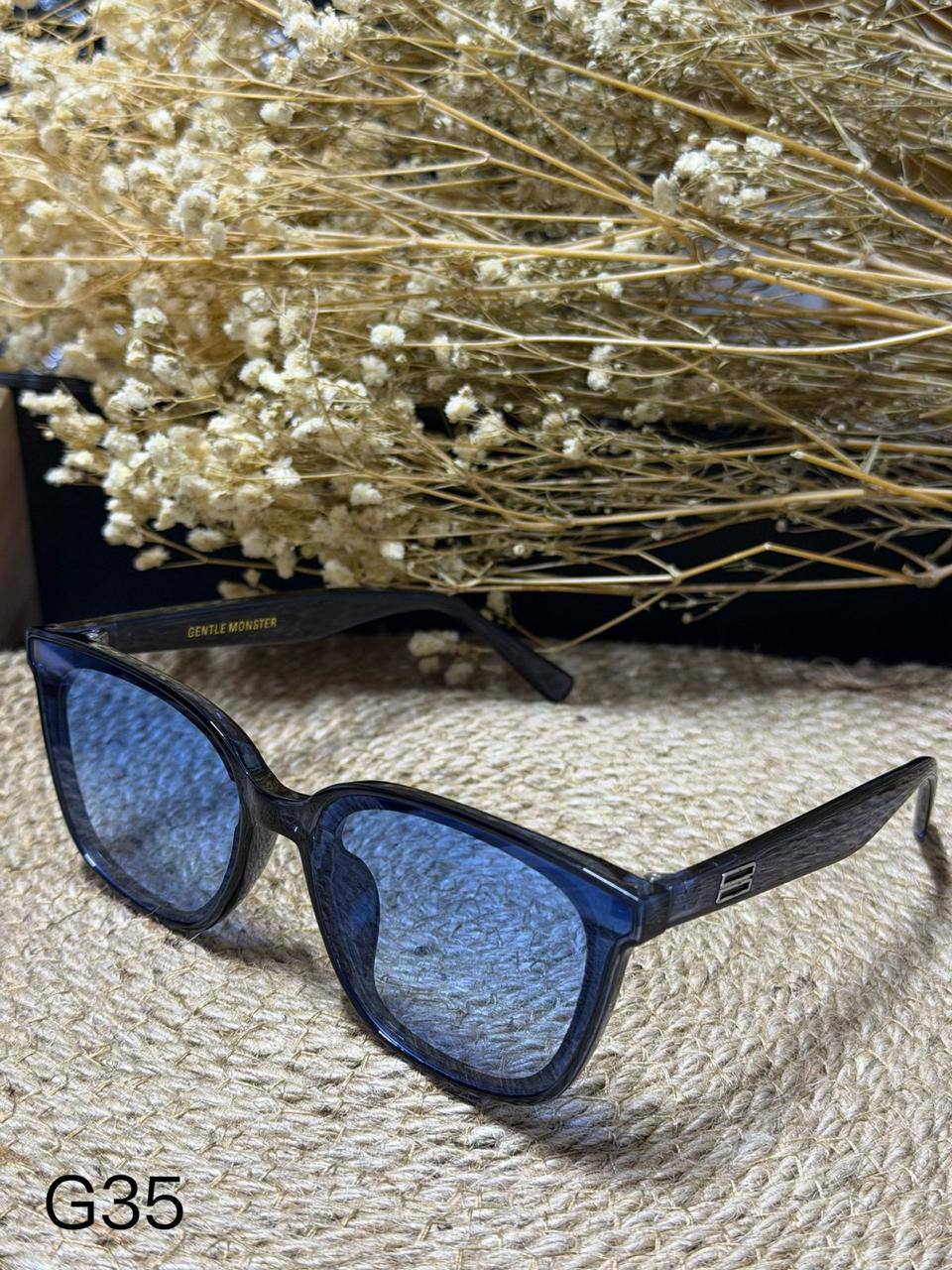 GENTLE MONSTER 👿 *

Sunglasses 🕶️ 

Copy one 

With master box 📦 
50 dhs✅

Zain216
♥️♥️♥️
