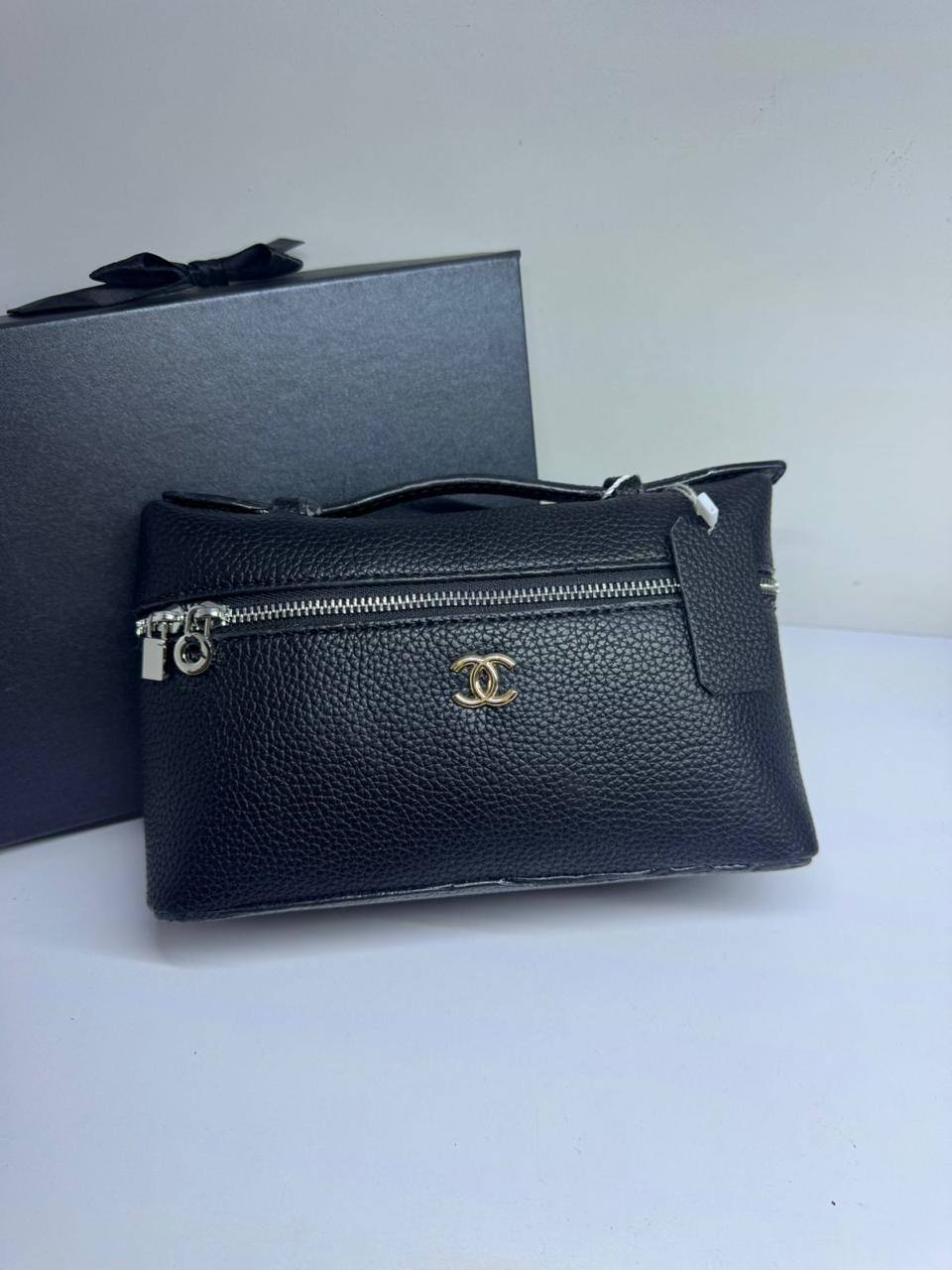 🎉 Discount  💗Chanel / Hermes / lv
1️⃣ First quality +🎁
Size : 21 ~ 18 * 12 cm

Withbox🎁

70 dhs🇦🇪🇦🇪

Zain115
♥️♥️♥️