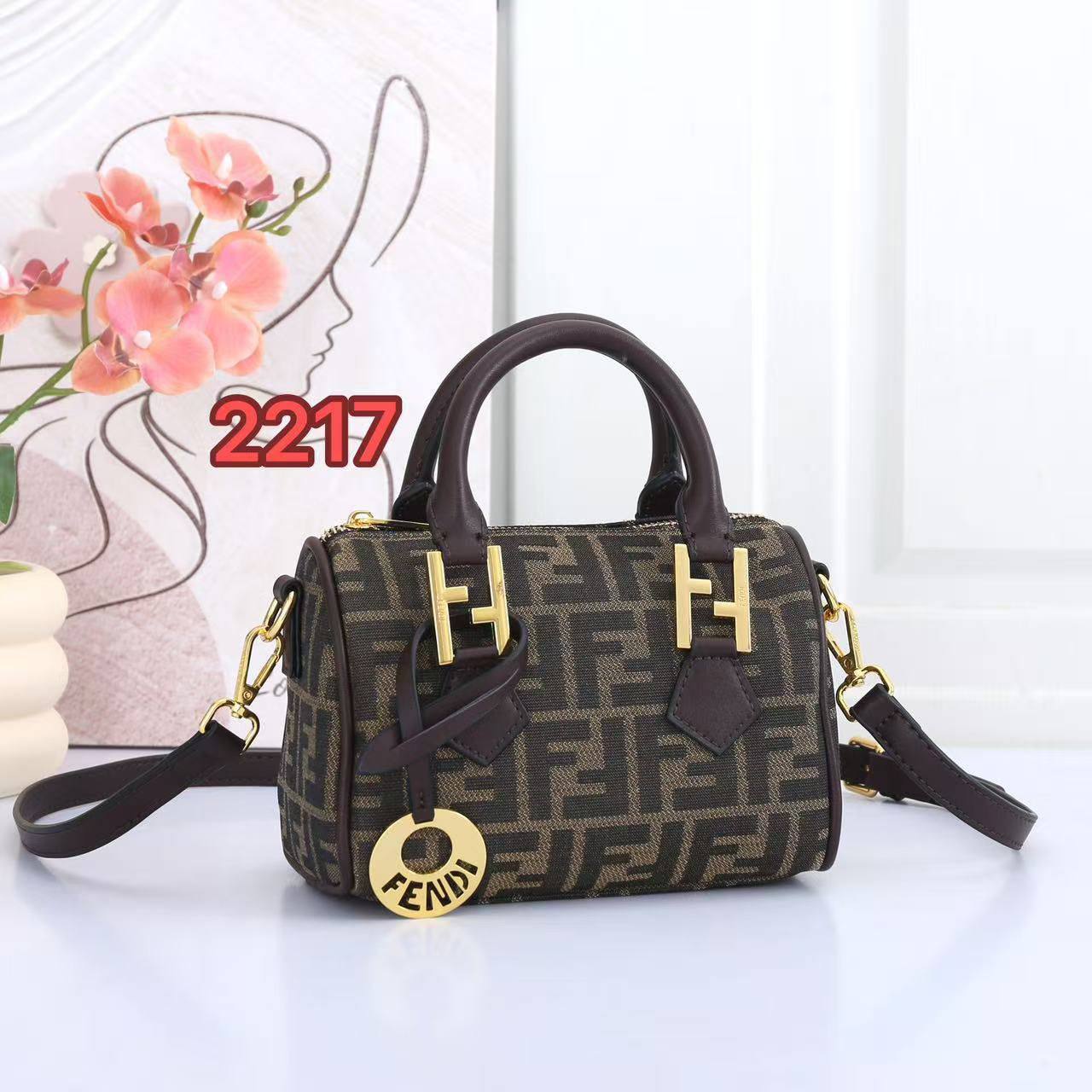 Fendi
100 dhs✅
size：20cm
Good-quality 

with box
🎁🎁🎁

Zain35
♥️♥️♥️