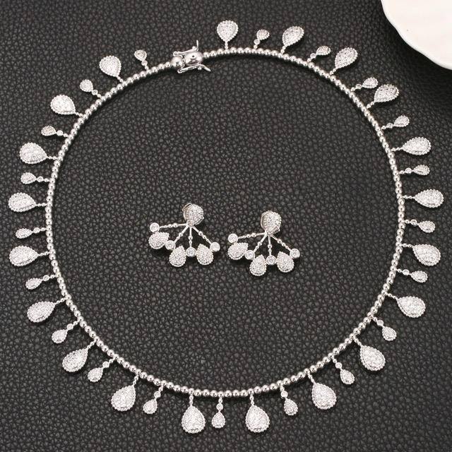 BOUCHRON SET 
Master 💫✨
NECKLACE & EARRINGS 
230 DHS✅
WITH BOX AND PAPER BAG🎁🛍️

Zain89
♥️♥️♥️