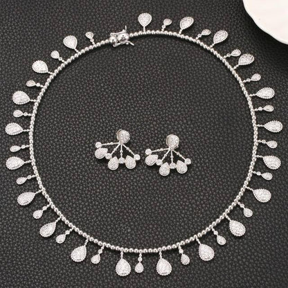 BOUCHRON SET 
Master 💫✨
NECKLACE & EARRINGS 
230 DHS✅
WITH BOX AND PAPER BAG🎁🛍️

Zain89
♥️♥️♥️