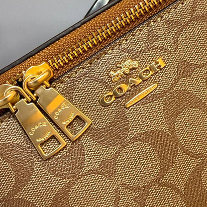 COACH 
NEW CAME GOOD QUALITY 
WITH BOX  
🎁🎁🎁

90 dhs🪙💕
SIZE: 17.5cm

Zain39

اطلبوها من الوتس المثبت في الأعلى👆🏻👆🏻

تواصلو معنا 👈🏻 Zain 
For order WhatsApp pinned 👆🏻

♥️♥️♥️