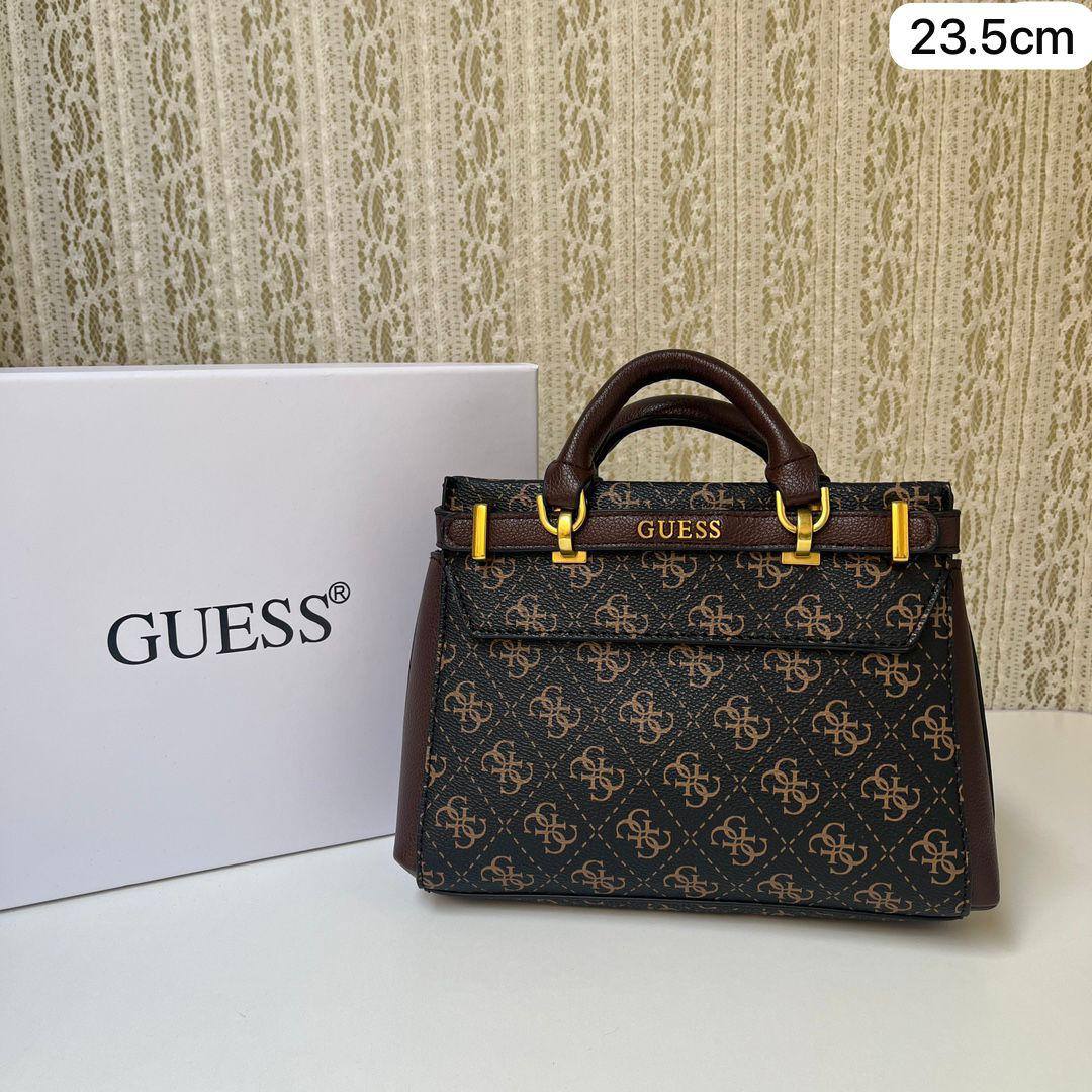 💗 Guess Handbag
1️⃣ First Quality ＋🎁
Size : 23.5 * 17 * 6  cm
90 dhs🌺
with box🎁

Zain115
♥️♥️♥️