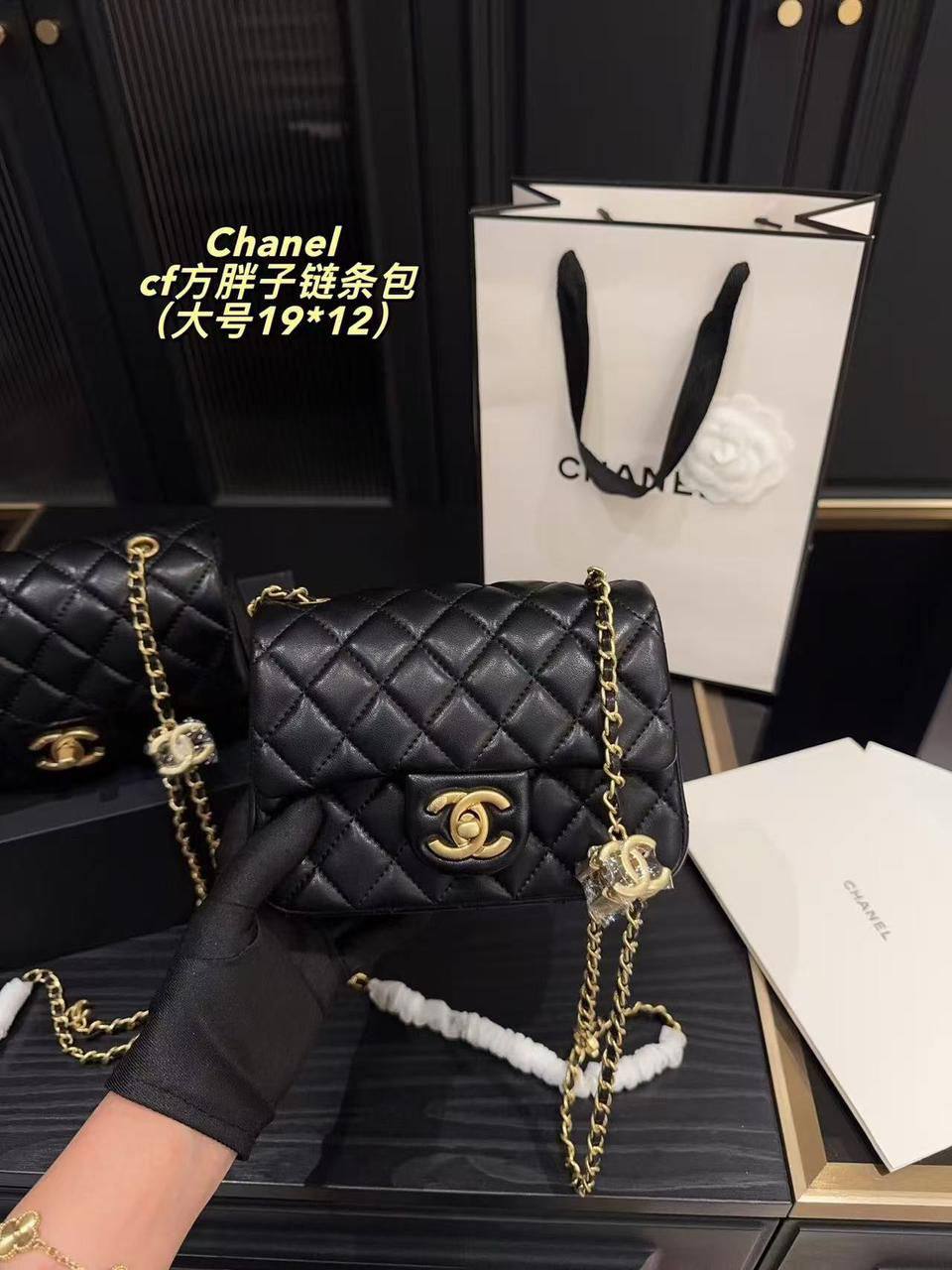 Chanel 💕💕 Master
17cm🫶🏼 240 dhs❣️
20cm 🫶🏼 250 dhs❣️
with Box 🗃️ New

Zain228
♥️♥️♥️