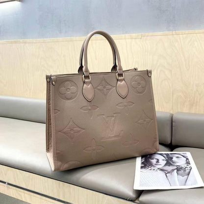 LV
110 dhs✅
Size27cm

Zain161
♥️♥️♥️