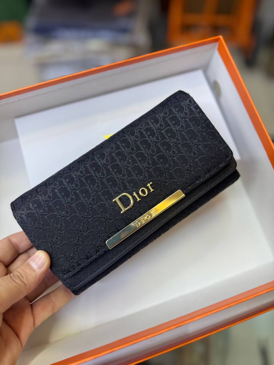 Dior
With box 
🎁🎁🎁

30 dhs✅

Zain93
♥️♥️♥️