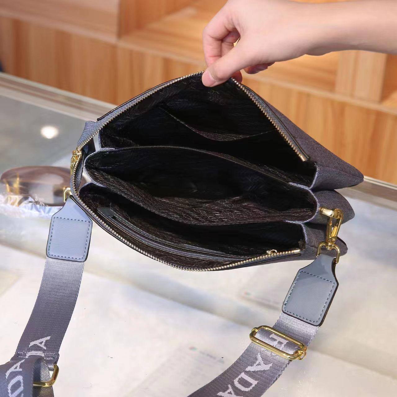 Prada

110 dhs✅

Withbox
🎁🎁🎁

Zain143
♥️♥️♥️