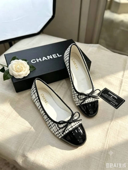 NEW CAME 🥰
CHANEL BALLERINA 
GOOD QUALITY 
36-41
100 dhs🇦🇪🇦🇪

Zain40
♥️♥️♥️