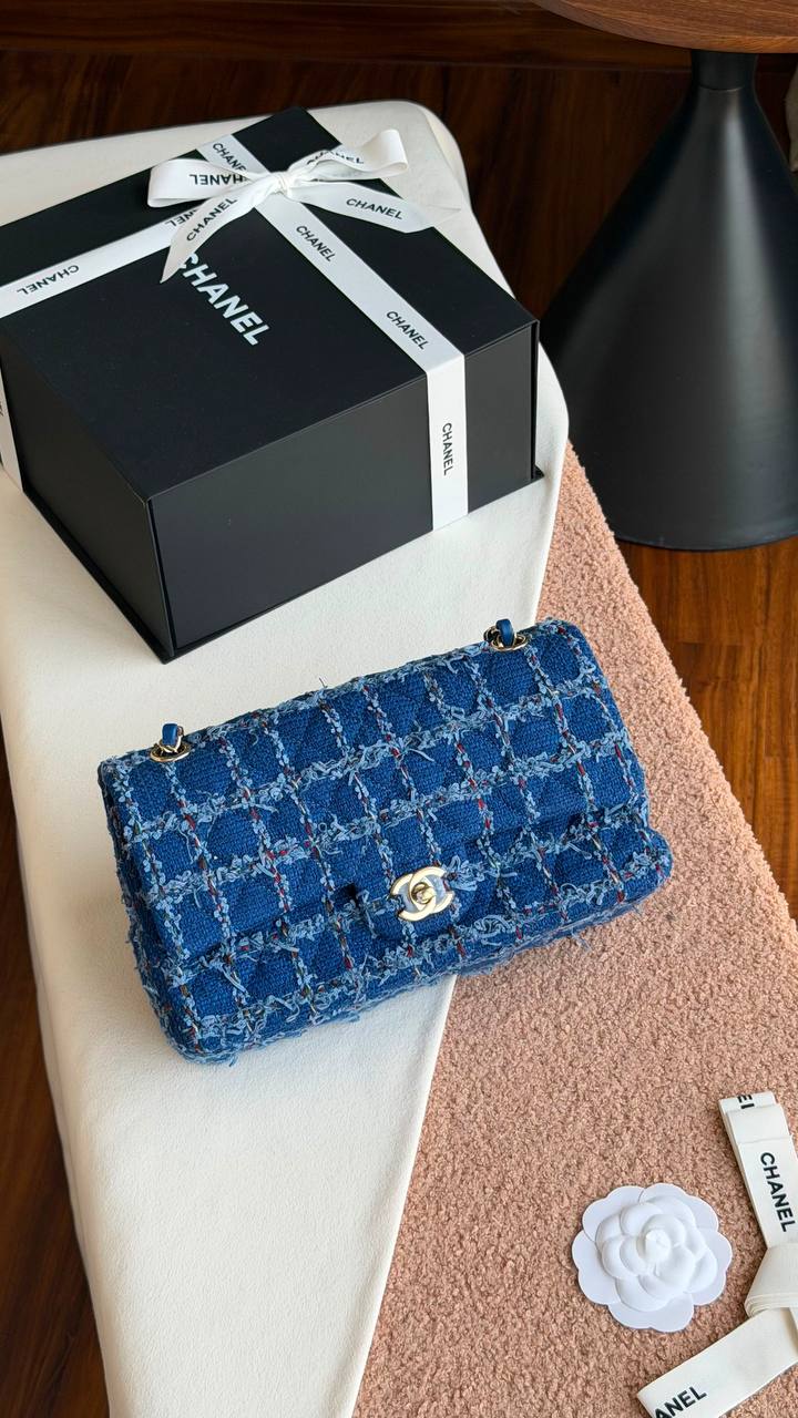 NEW CHANEL Jeans

*SiZe  20 & 25 CM*

*✨VIP QUALITY✨*

*with complete packing*🎁
For Price 👇 WhatsApp✅
0568585901 
0507557372
0552275751 Owner Zain 👌

Zain280
♥️♥️♥️