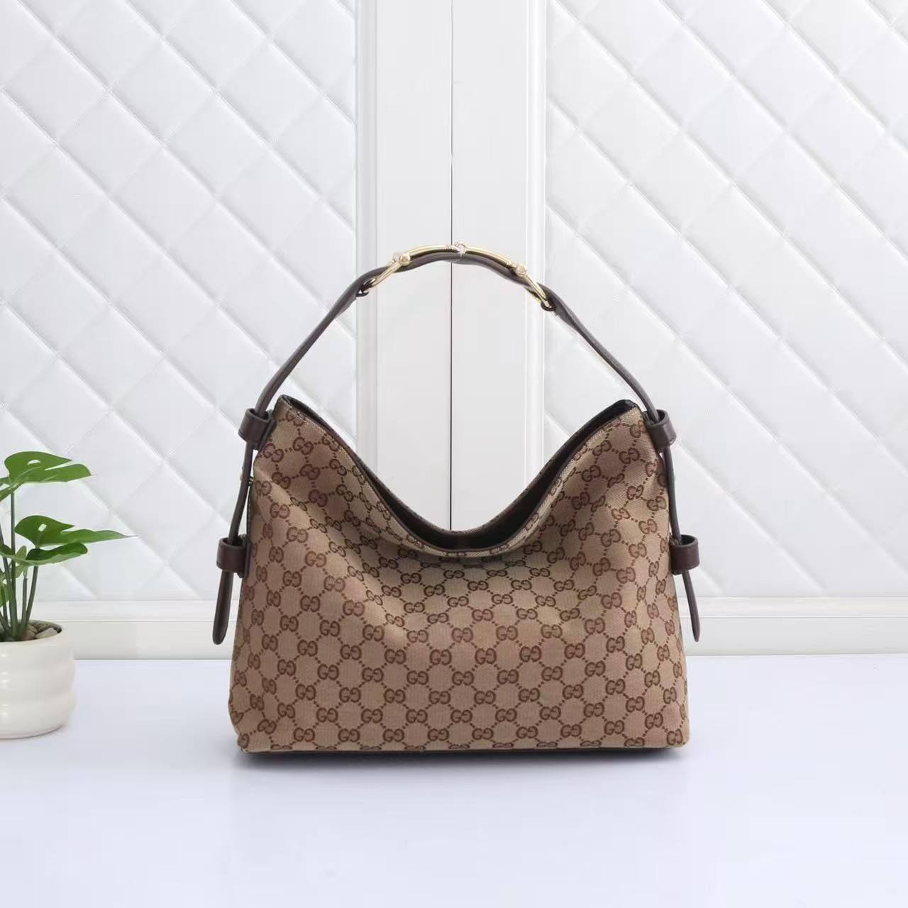 Gucci
SIZE  ………35CM 
120 dhs✅

Zain244
♥️♥️♥️