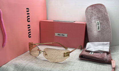Miu miu

90 dhs🇦🇪🇦🇪

Zain182
♥️♥️♥️