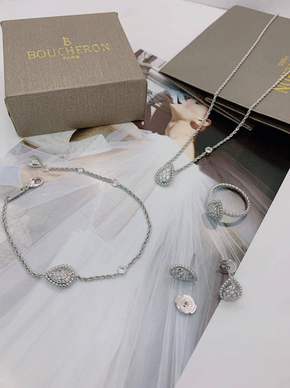 BOUCHRON SET
MASTER💫✨
NECKLACE EARRINGS
RING BRACELET
WITH BOX AND PAPER BAG 🛍️🎁
130 DHS🇦🇪🇦🇪

Zain89
♥️♥️♥️