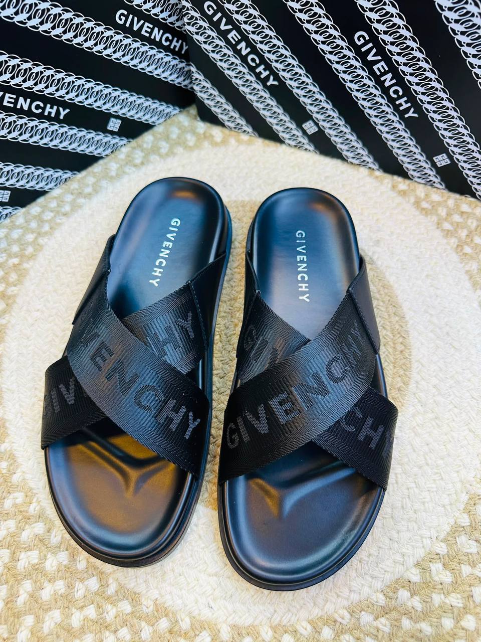 Givenchy - D&G - Dior
Size 40-46 
210 dhs✅
High Quality

Zain132
♥️♥️♥️