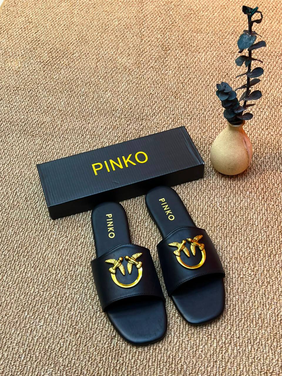 Slippers
75 dhs✅
Size 36-41

Zain236
♥️♥️♥️