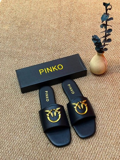 Slippers
75 dhs✅
Size 36-41

Zain236
♥️♥️♥️