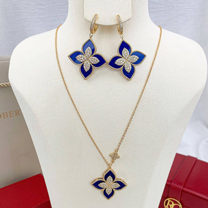 ROBERTO COIN 
Necklace 😍
Earring 🔥
Master quality ✨
With normal boxes 📦 
125 dhs🇦🇪🇦🇪

With master box 🗃️ 
225 dhs🇦🇪🇦🇪

Zain216
♥️♥️♥️