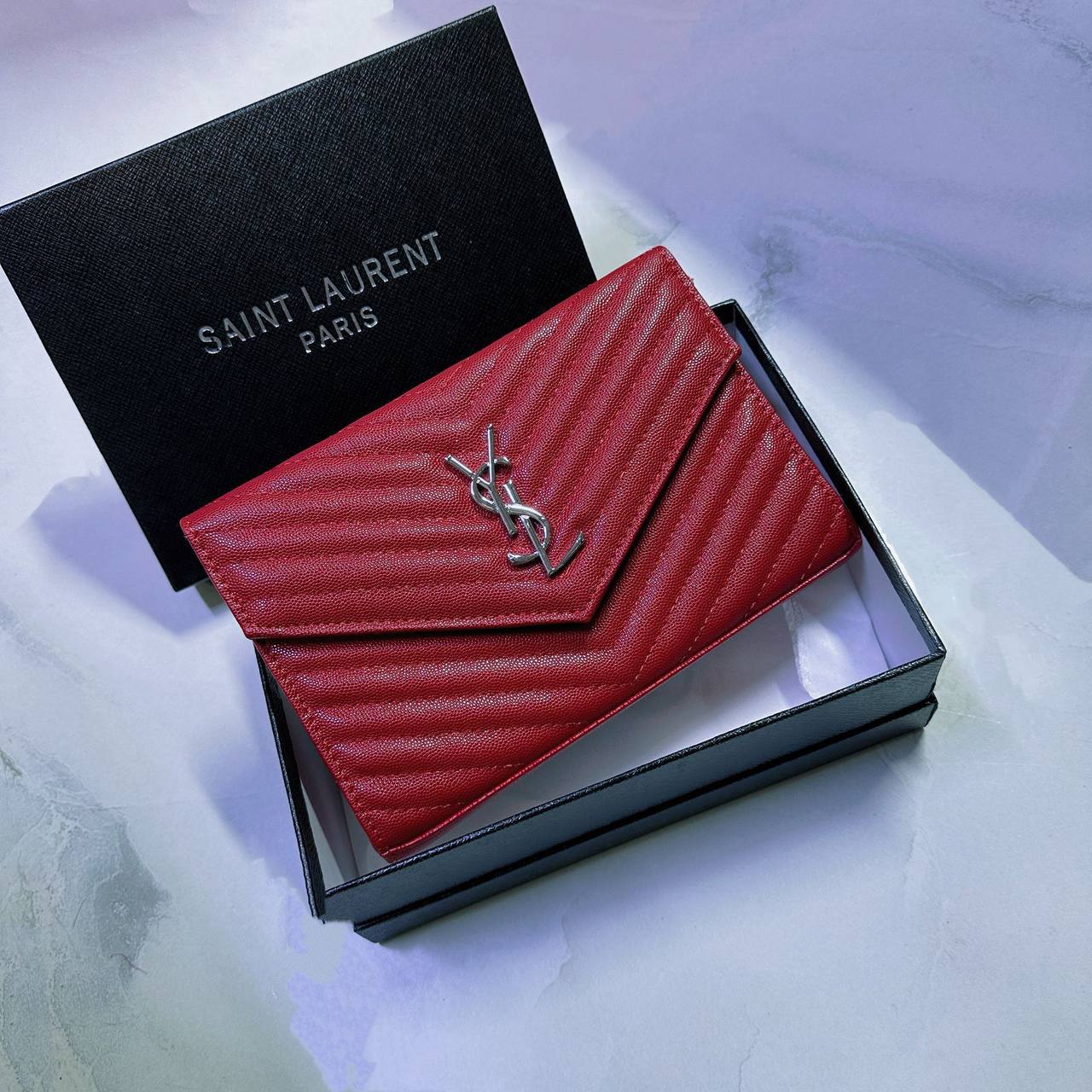 YSL 
GOOD QUALITY 
WITH BOX 
🎁🎁🎁

95 dhs✅

Zain295
♥️♥️♥️