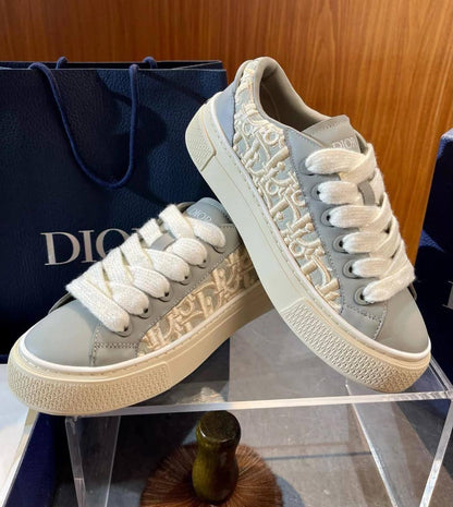 DIOR SHOES
GOOD QUALITY
105 dhs✅
  Size 36-40

Zain40
♥️♥️♥️