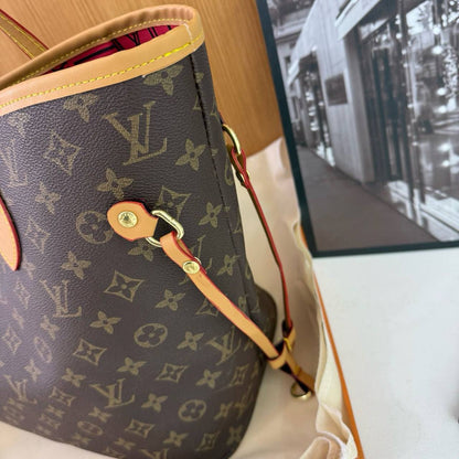 LV

90 dhs💓

43*33*29

with  box
🎁🎁🎁

Zain07
♥️♥️♥️
