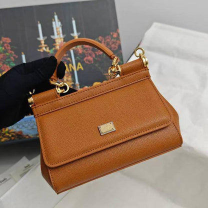 D&G - Gucci - Chanel - LV
Master ++++
For Price 👇 WTSP Text Zain 0568585901

Zain111
♥️♥️♥️