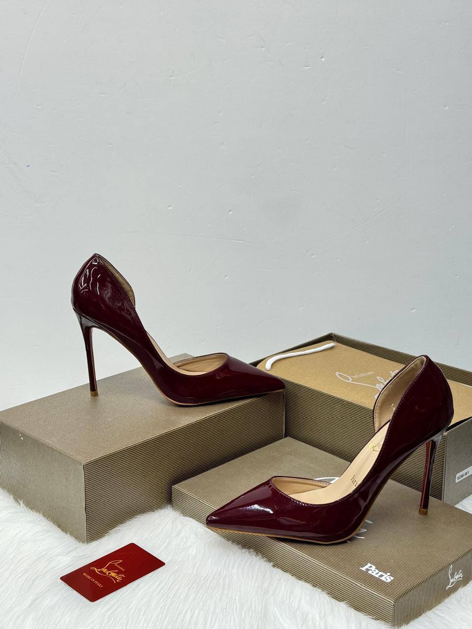 Christian Louboutin 
Size 36….41
120 dhs🇦🇪🇦🇪

Zain21
♥️♥️♥️