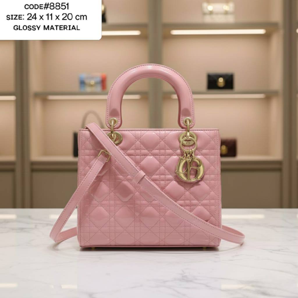 CHRISTIAN LADY DIOR
ɢʟᴏssʏ ᴍᴀᴛᴇʀɪᴀʟ
ɢᴏʟᴅ ʜᴀʀᴅᴡᴀʀᴇ
ᴡɪᴛʜ ᴡᴇʙ ʟᴏɴɢ sᴛʀᴀᴘ
sɪᴢᴇ: 24 cm
ᴡɪᴛʜ BOX
🎁🎁🎁

110 dhs✅

Zain31
♥️♥️♥️