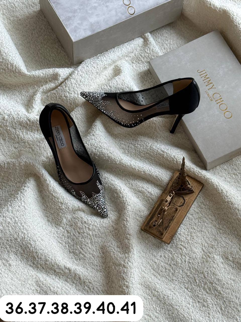 jimmy choo

  Size write in photo

110 dhs✅

Zain80
♥️♥️♥️