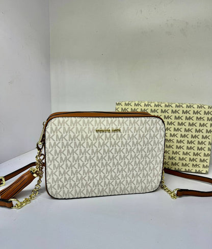 MK
High quality
With box 
🎁🎁🎁

85 dhs🪙🌨️

Zain136
♥️♥️♥️