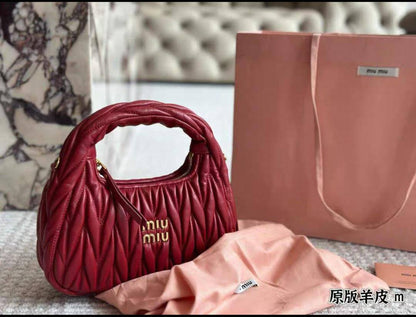 Miu Miu
100 dhs🇦🇪🇦🇪
with box
size 22cm

Zain26
♥️♥️♥️