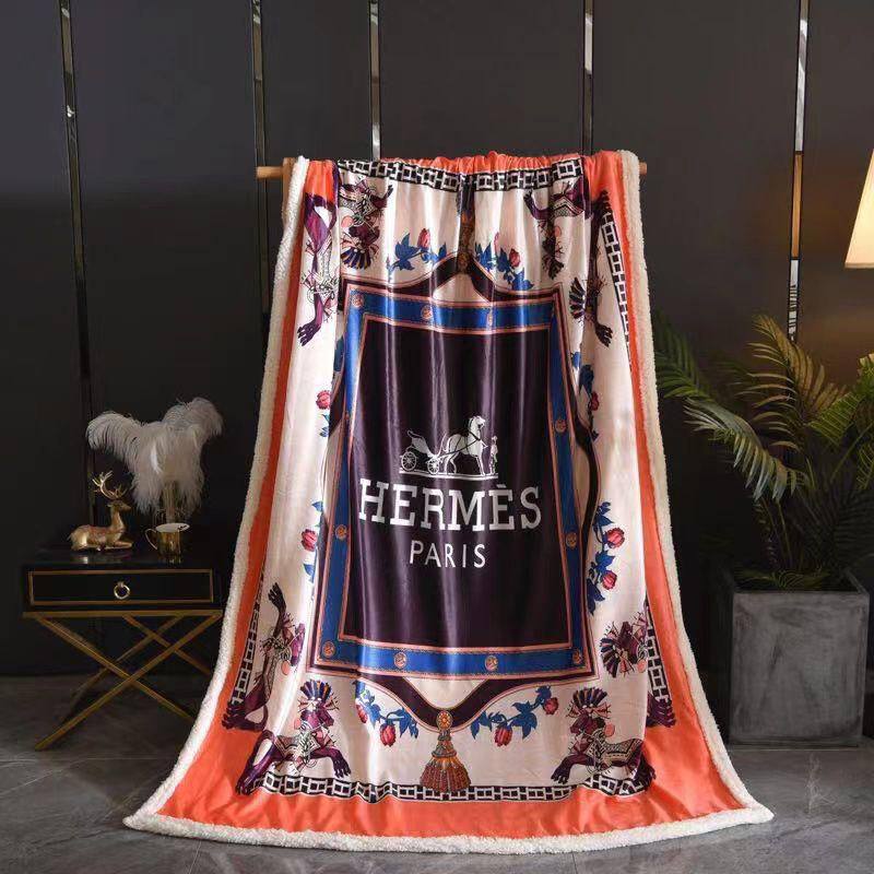 Master 
Blanket 
King size 
230/200
85 dhs✅

Zain99
♥️♥️♥️