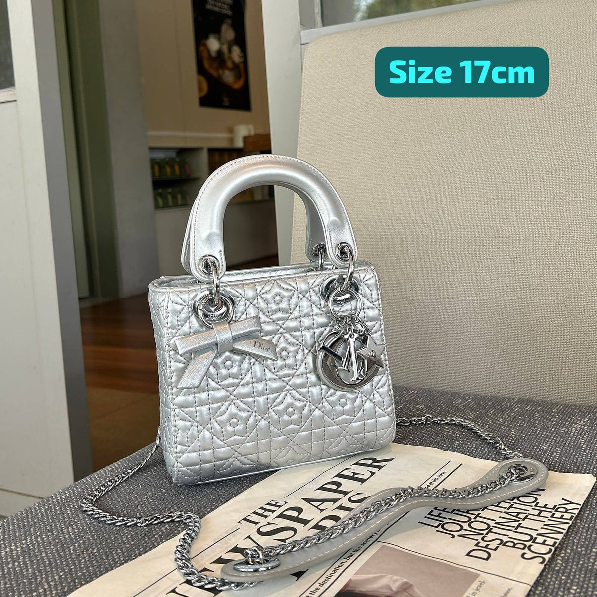 Dior

Good quality 

with box 
130 dhs🇦🇪🇦🇪🇦🇪

Zain186
♥️♥️