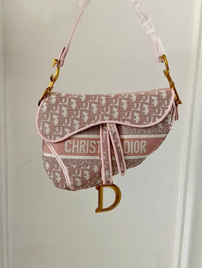 Dior

115 dhs🇦🇪🇦🇪

with box
size 25cm

Knitted fabric
High quality

Zain26
♥️♥️♥️
